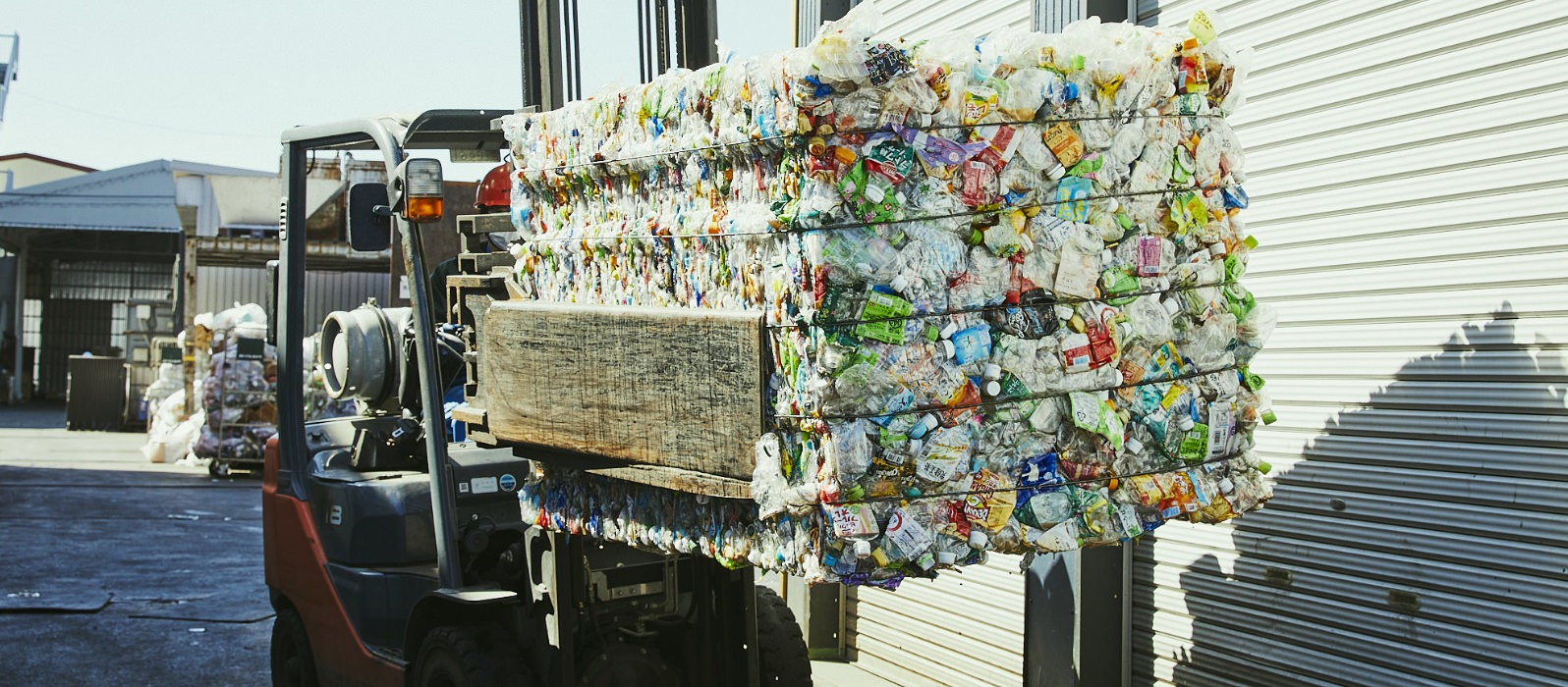 飲料容器（ペットボトル・缶・ビン）の処理施設スライド2